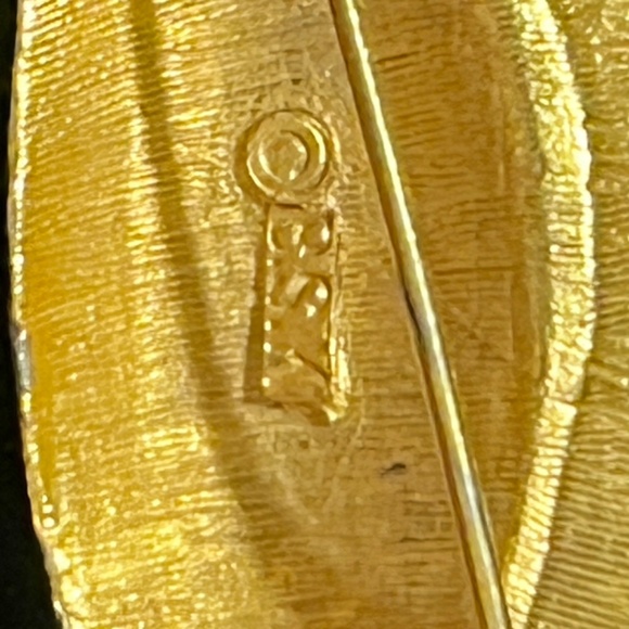 Vintage BSK Signed Gold Tone Leaf Brooch Pin - Picture 6 of 6